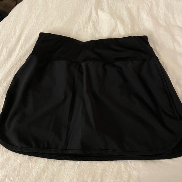 NWOT, Black, Huk Athletic Skort Size M - Picture 1 of 6
